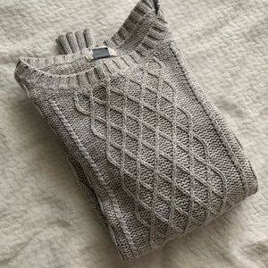 gray sweater!